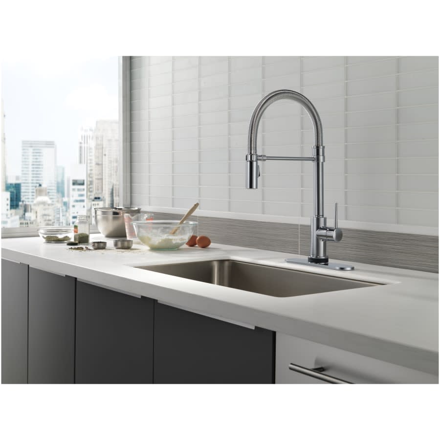 Trinsic Pre-Rinse Pull-Down Kitchen Faucet with On/Off Touch Activation, Magnetic Docking Spray Head - Limited Lifetime Warranty (5 Year on Electronic Parts)