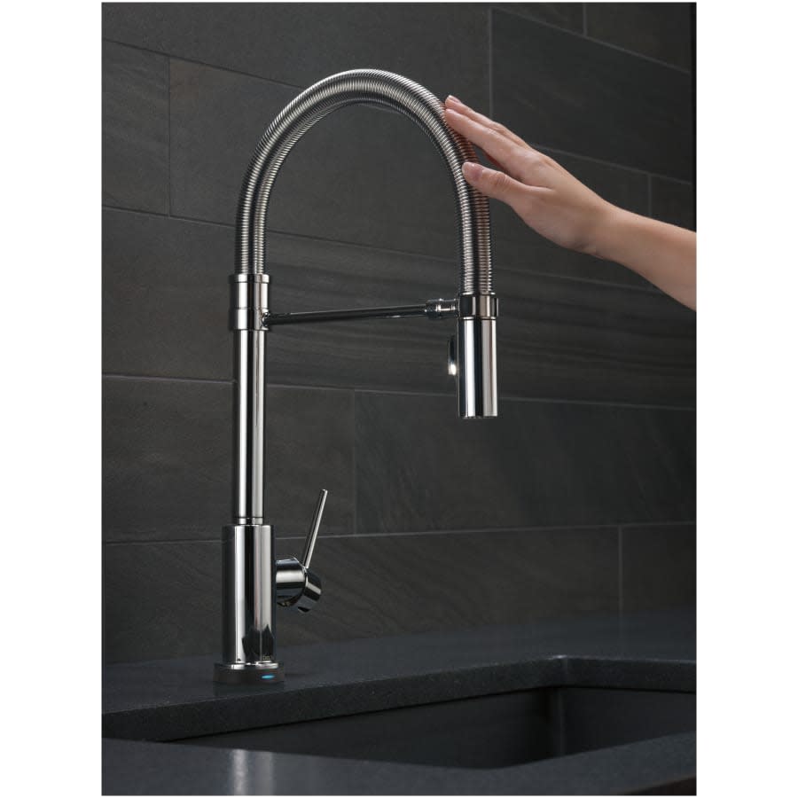 Trinsic Pre-Rinse Pull-Down Kitchen Faucet with On/Off Touch Activation, Magnetic Docking Spray Head - Limited Lifetime Warranty (5 Year on Electronic Parts)