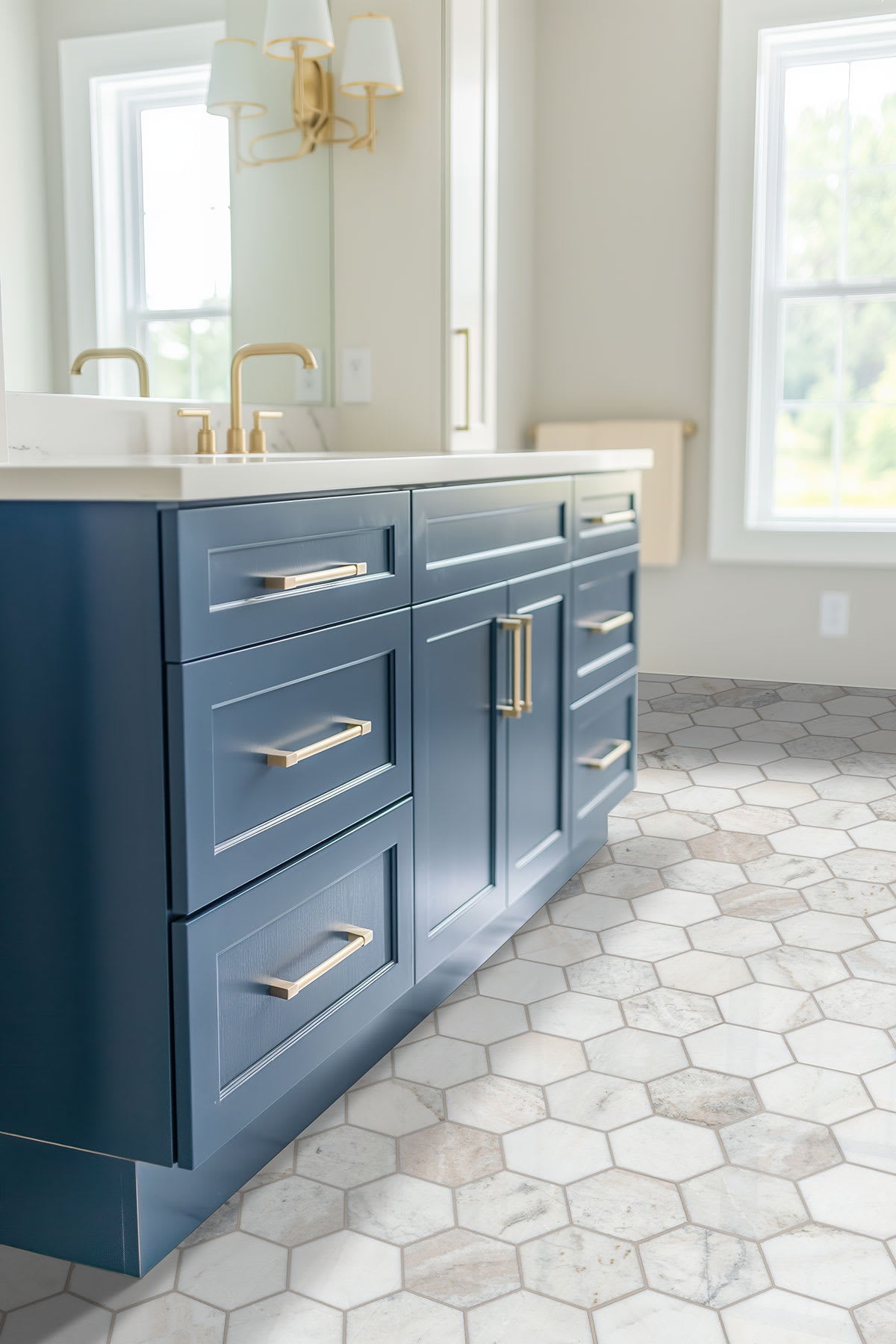 Arabescato Venato White 5" Hexagon Honed