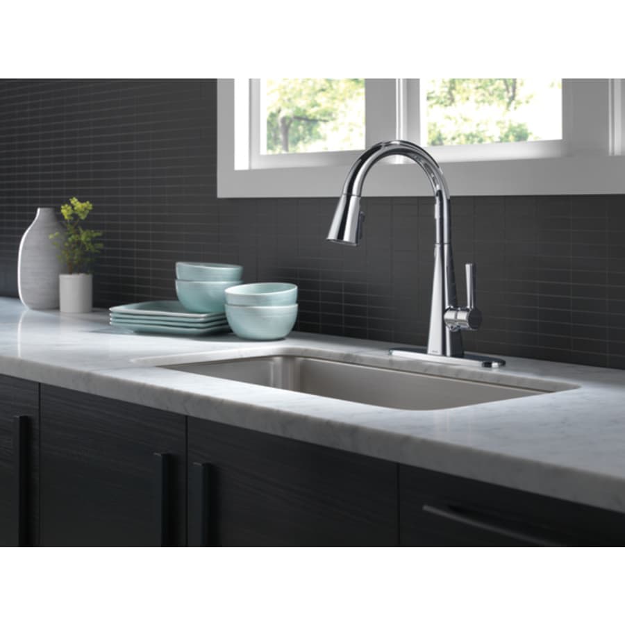 Lenta Single-Handle Pull-Down Kitchen Faucet with ShieldSpray