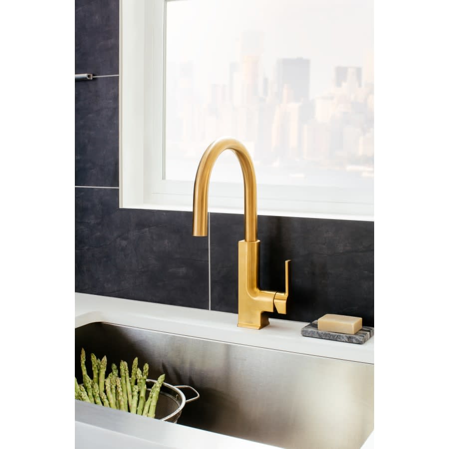 STo 1.5 GPM Single Hole Pull Down Kitchen Faucet with Reflex and Duralast