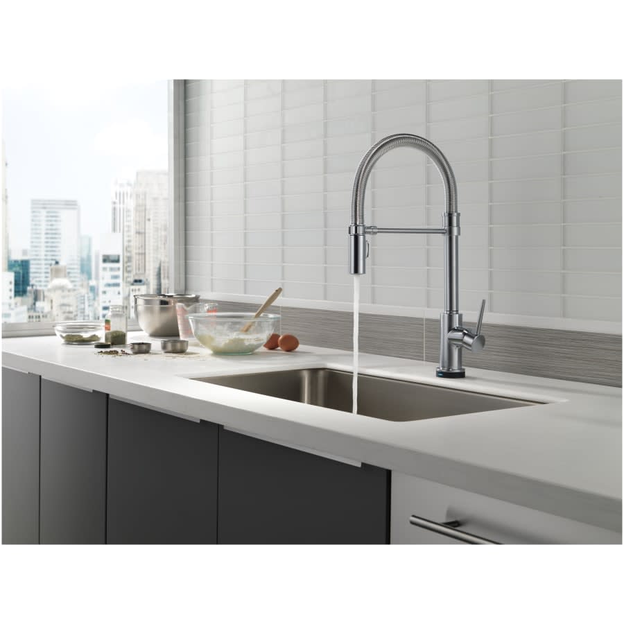 Trinsic Pre-Rinse Pull-Down Kitchen Faucet with On/Off Touch Activation, Magnetic Docking Spray Head - Limited Lifetime Warranty (5 Year on Electronic Parts)