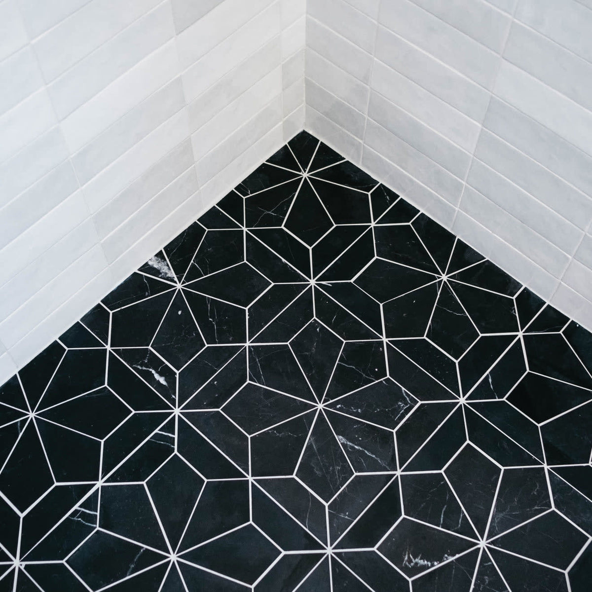 Blomma Nero Mosaic - Honed