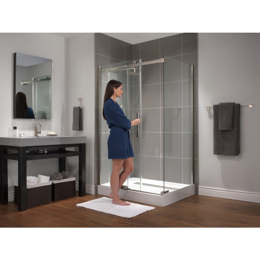 Vero Single Hole Bathroom Faucet with Pop-Up Drain Assembly