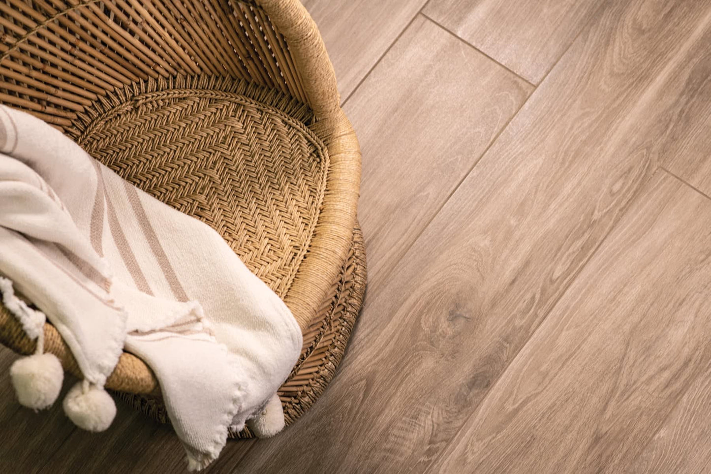 Arrowhead 10x60 Taupe