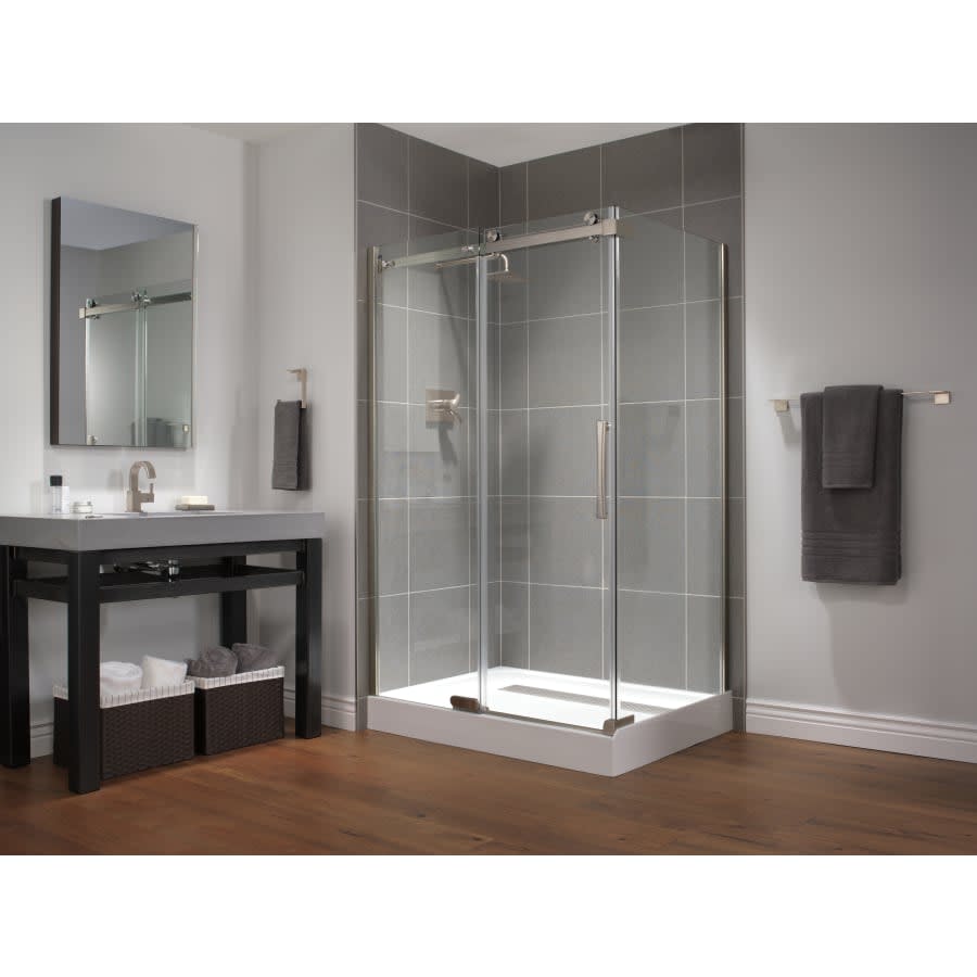 Vero Single Hole Bathroom Faucet with Pop-Up Drain Assembly