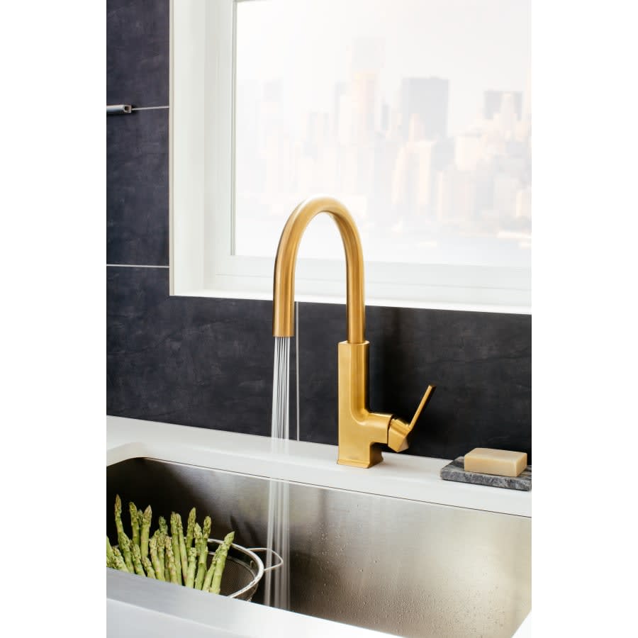 STo 1.5 GPM Single Hole Pull Down Kitchen Faucet with Reflex and Duralast