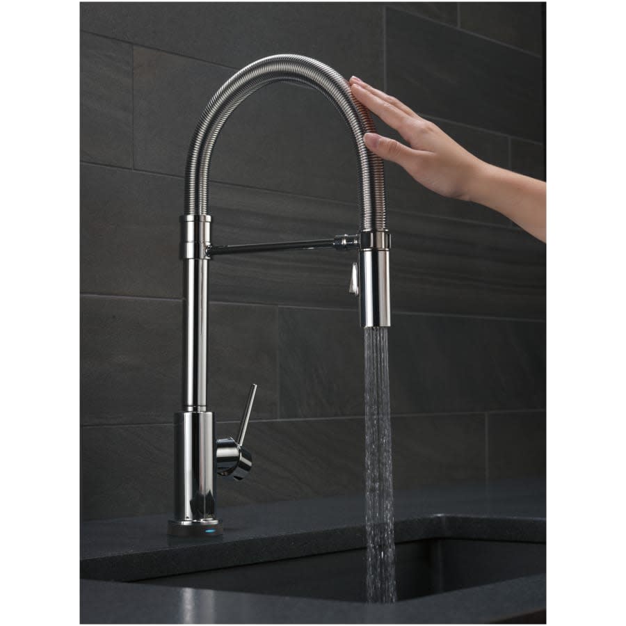 Trinsic Pre-Rinse Pull-Down Kitchen Faucet with On/Off Touch Activation, Magnetic Docking Spray Head - Limited Lifetime Warranty (5 Year on Electronic Parts)