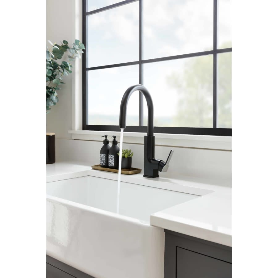 STo 1.5 GPM Single Hole Pull Down Kitchen Faucet with Reflex and Duralast