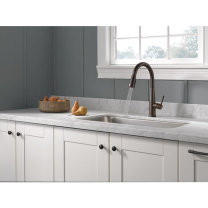 Essa Pull-Down Kitchen Faucet with On/Off Touch Activation and Magnetic Docking Spray Head