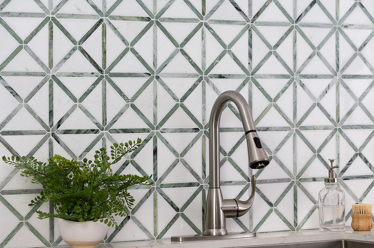 Verdant Green Geometrica Pattern Pol