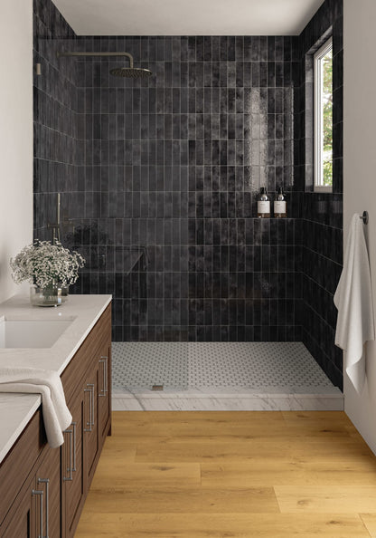 Cloé 2.5X8 Glossy Ceramic Tile in Black