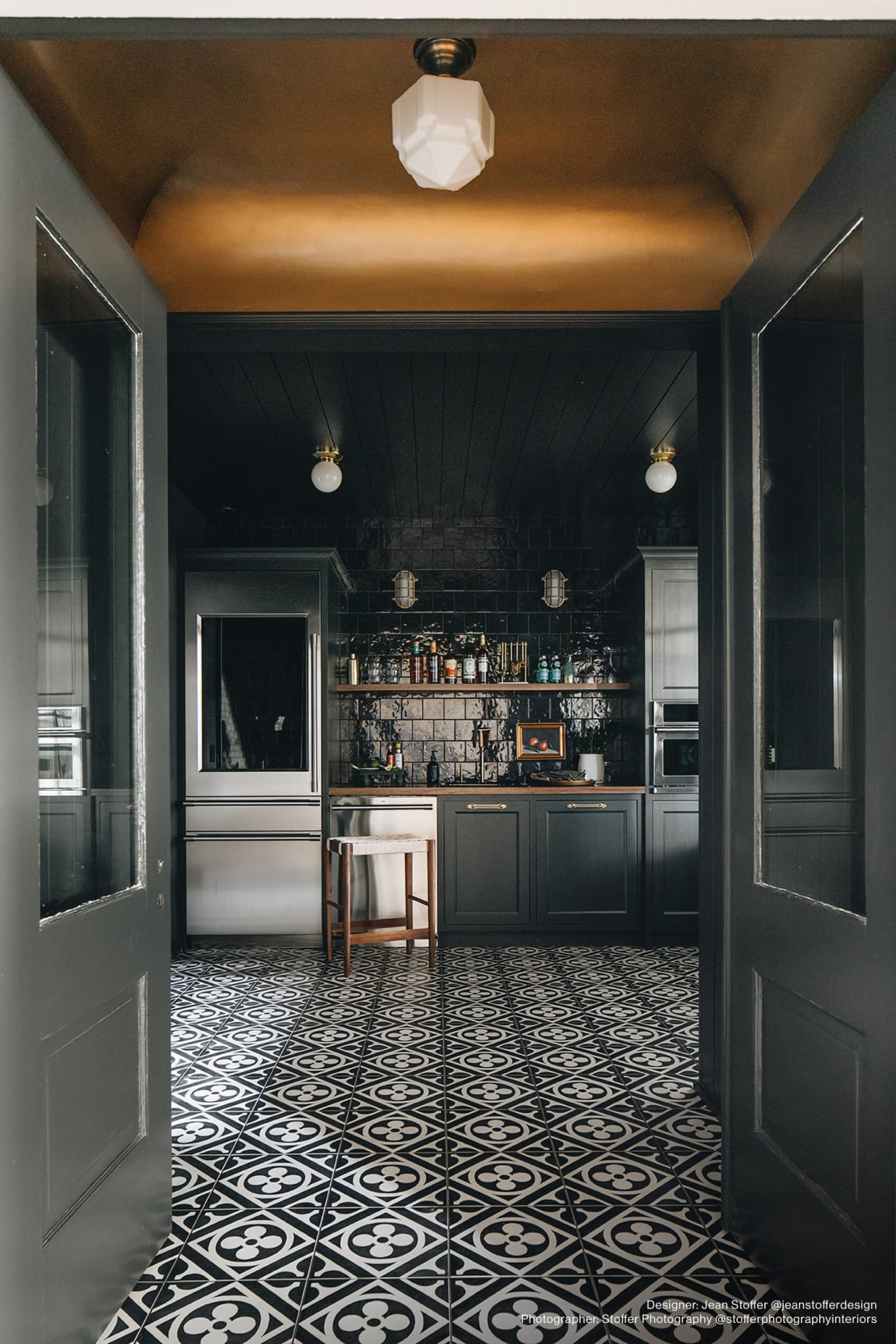 Cloé 5X5 Glossy Ceramic Tile in Black