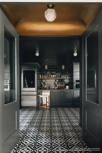 Cloé 5X5 Glossy Ceramic Tile in Black