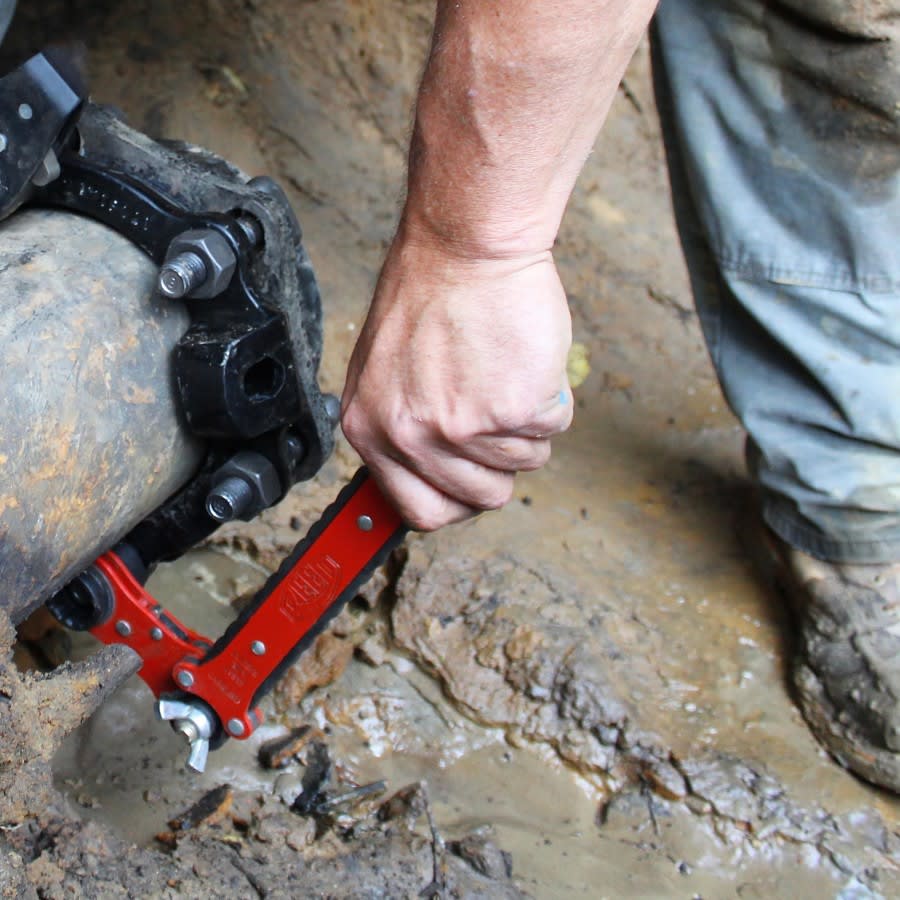 Thru-Bolt™ Dual Socket Adjustable Ratchet Wrench