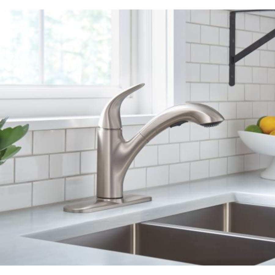 Medina Single Handle Kitchen Faucet with Pullout Spray