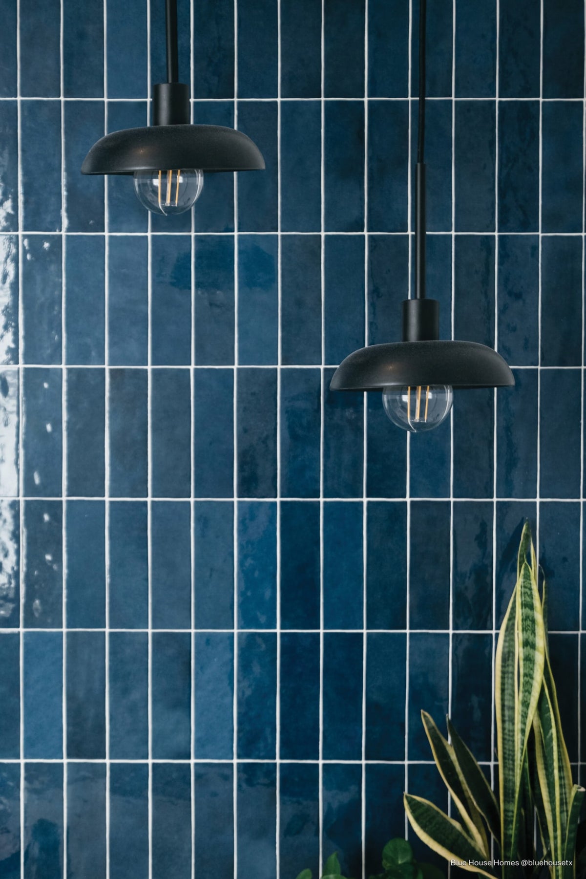 Cloé 2.5X8 Glossy Ceramic Tile in Blue