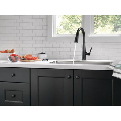 Essa Pull-Down Kitchen Faucet with On/Off Touch Activation and Magnetic Docking Spray Head