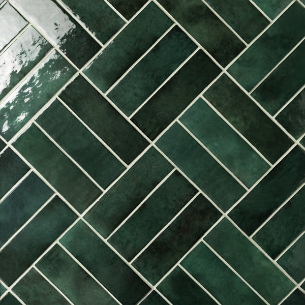 Cloé 2.5X8 Glossy Ceramic Tile in Green
