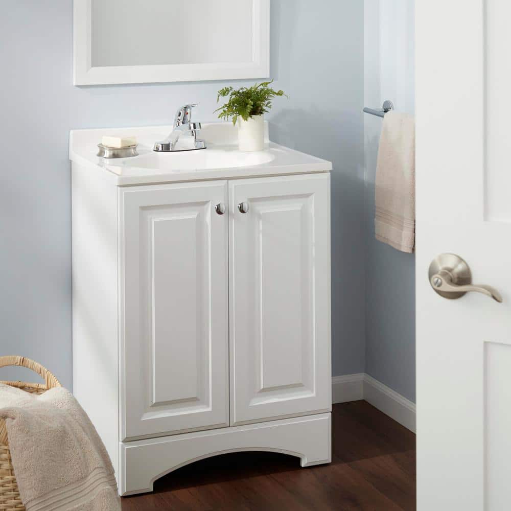 Aragon 4 in. Centerset Single-Handle Low-Arc Bathroom Faucet in Polished Chrome