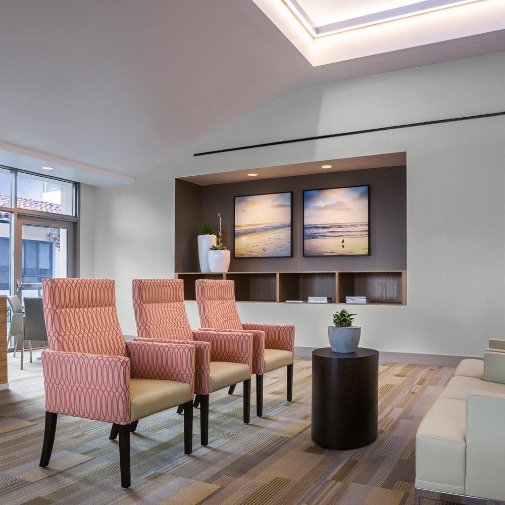 Behr Pro 5gal Antique White - i300 Flat