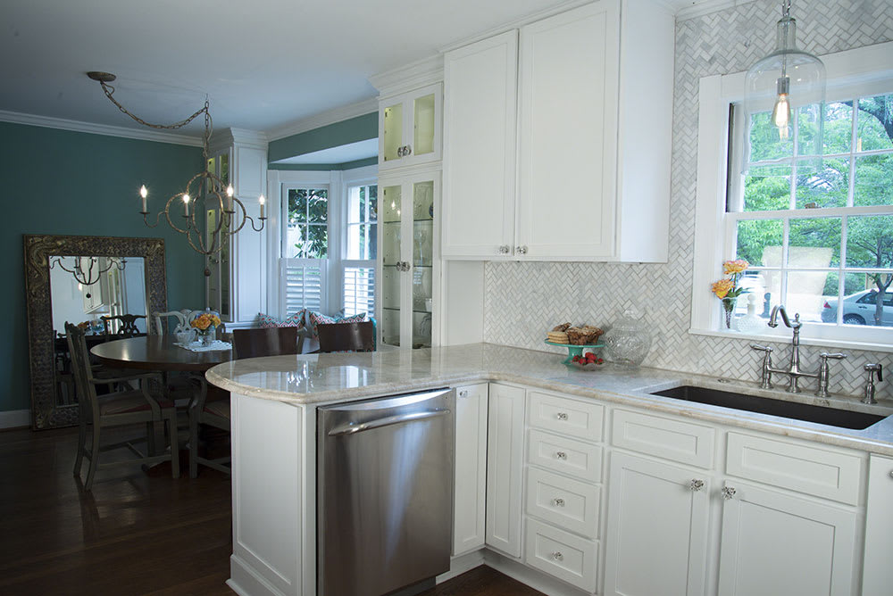 Arabescato Carrara Herringbone Pattern Honed in a Mesh