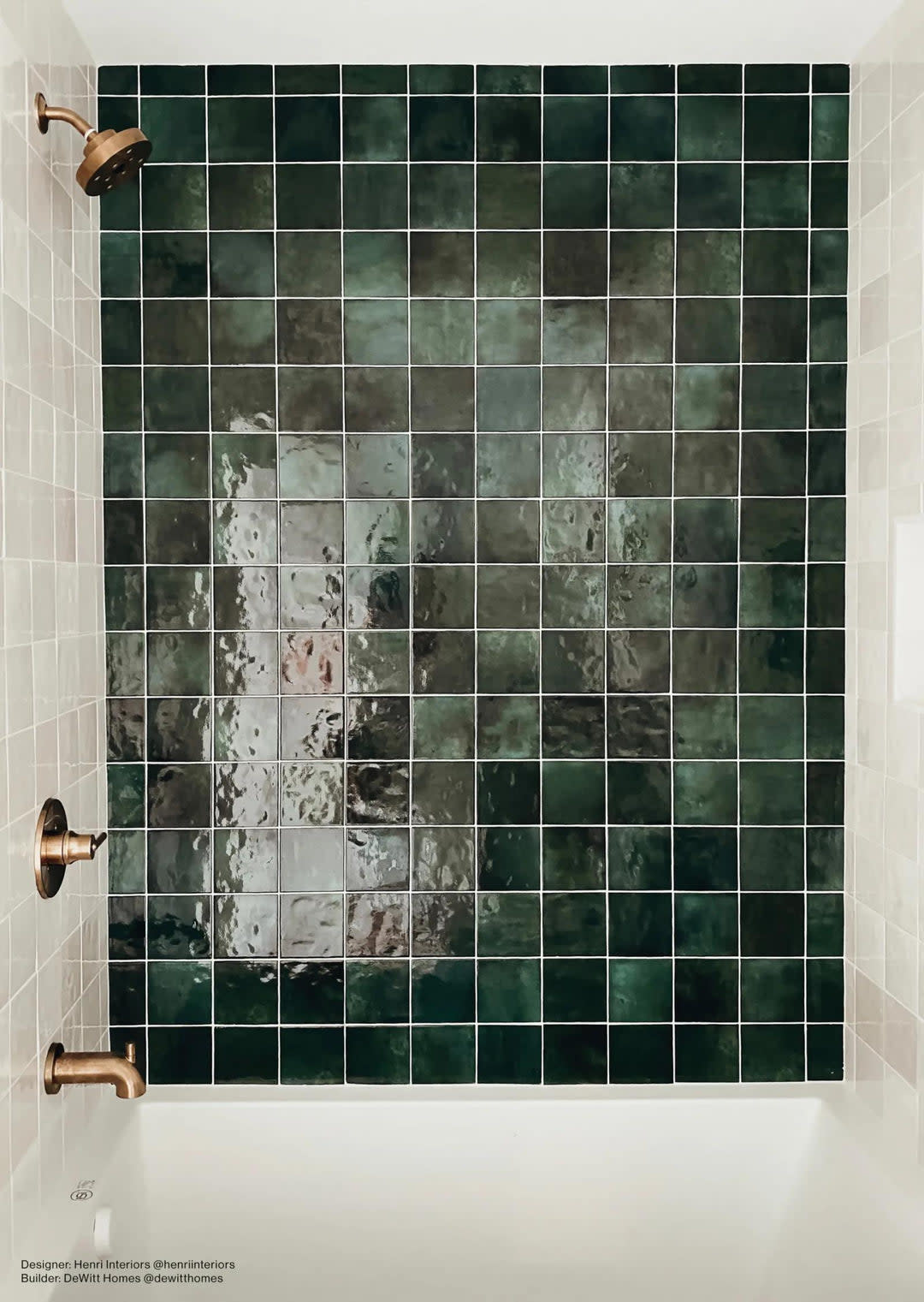 Cloé 5X5 Glossy Ceramic Tile in Green