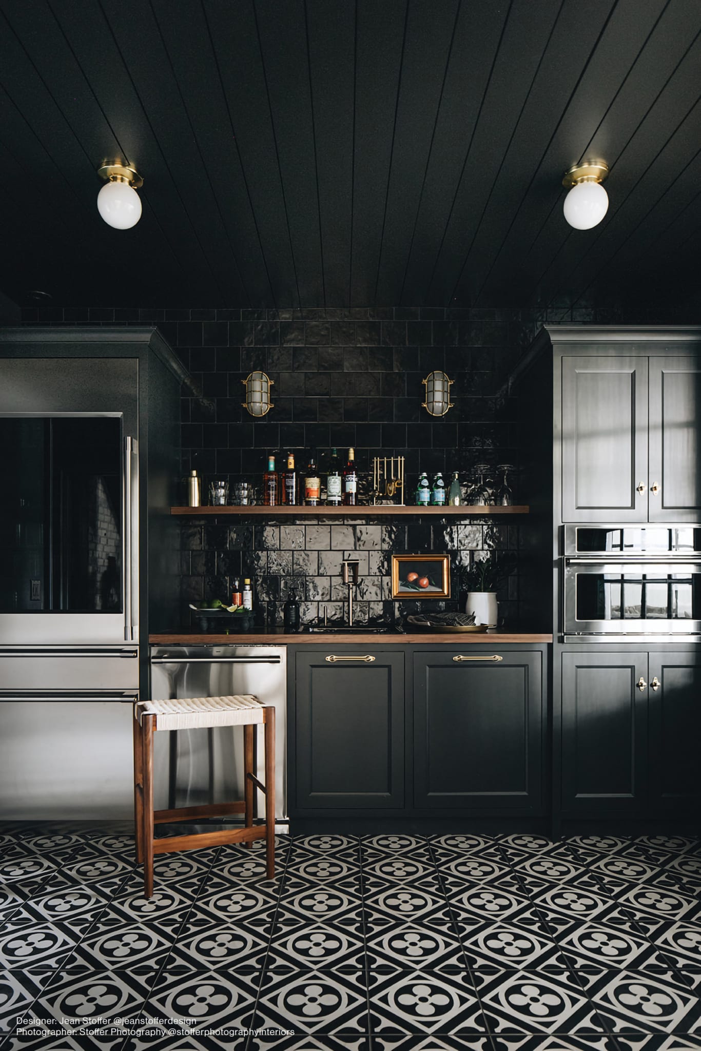 Cloé 5X5 Glossy Ceramic Tile in Black