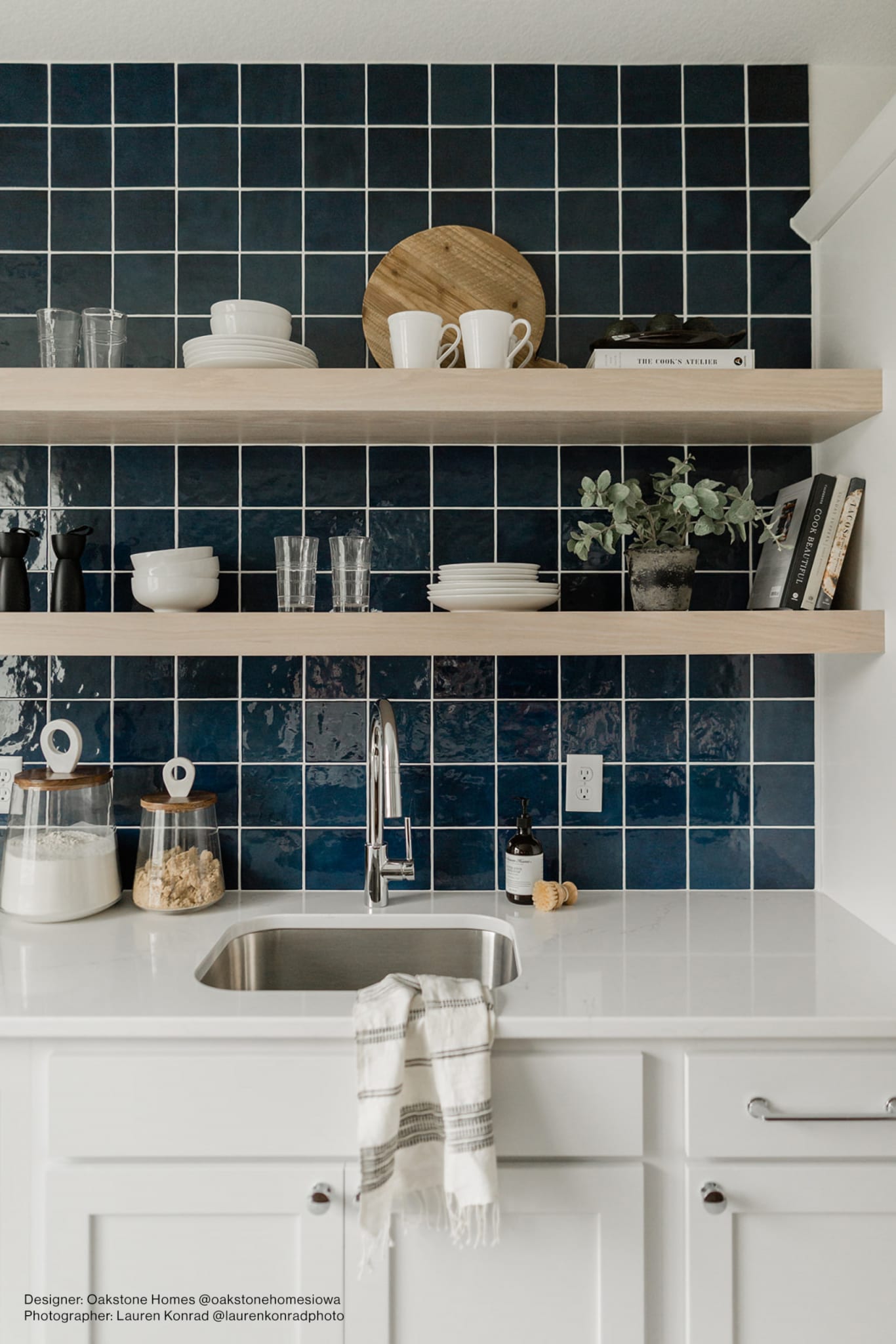 Cloé 5X5 Glossy Ceramic Tile in Blue