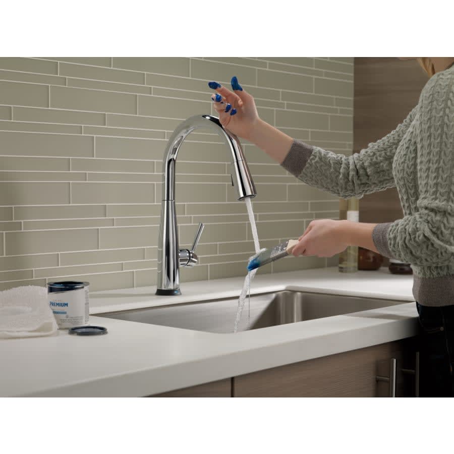 Essa Pull-Down Kitchen Faucet with On/Off Touch Activation and Magnetic Docking Spray Head