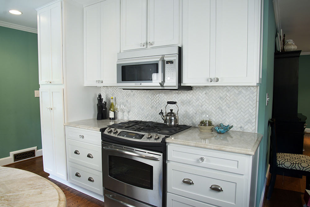 Arabescato Carrara Herringbone Pattern Honed in a Mesh