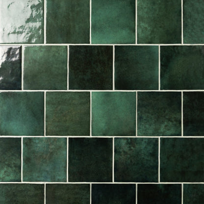 Cloé 5X5 Glossy Ceramic Tile in Green