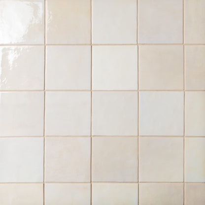 Cloé 5X5 Glossy Ceramic Tile in Creme
