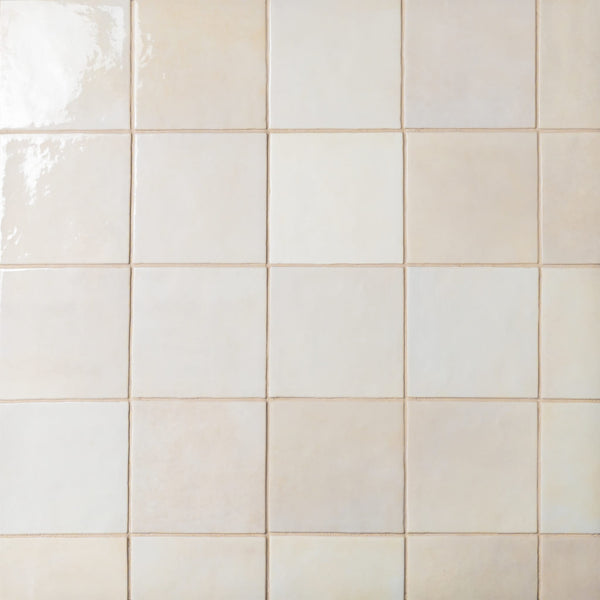 Cloé 5X5 Glossy Ceramic Tile in Creme