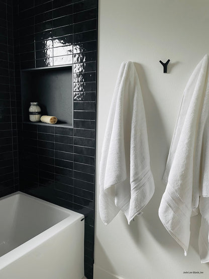 Cloé 2.5X8 Glossy Ceramic Tile in Black