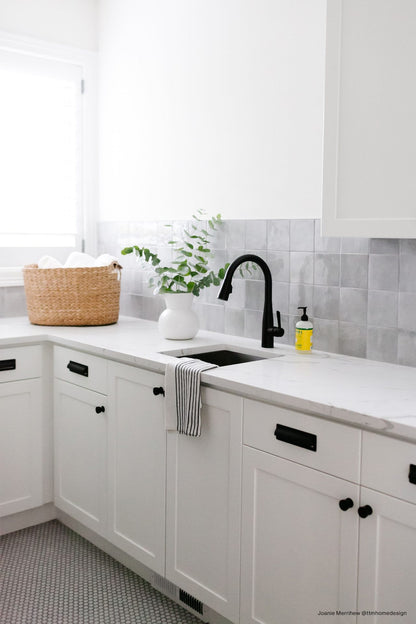 Cloé 5X5 Glossy Ceramic Tile in Grey