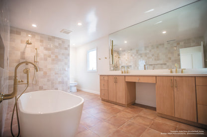 Cloé 5X5 Glossy Ceramic Tile in Creme