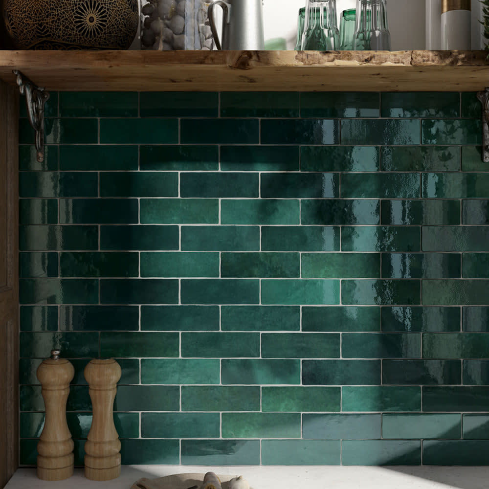 Cloé 2.5X8 Glossy Ceramic Tile in Green