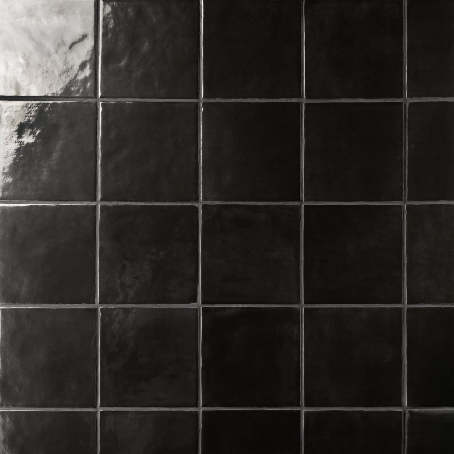 Cloé 5X5 Glossy Ceramic Tile in Black