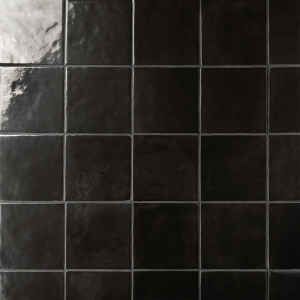 Cloé 5X5 Glossy Ceramic Tile in Black