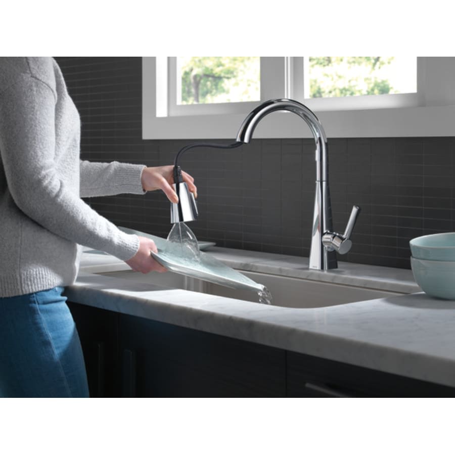 Lenta Single-Handle Pull-Down Kitchen Faucet with ShieldSpray