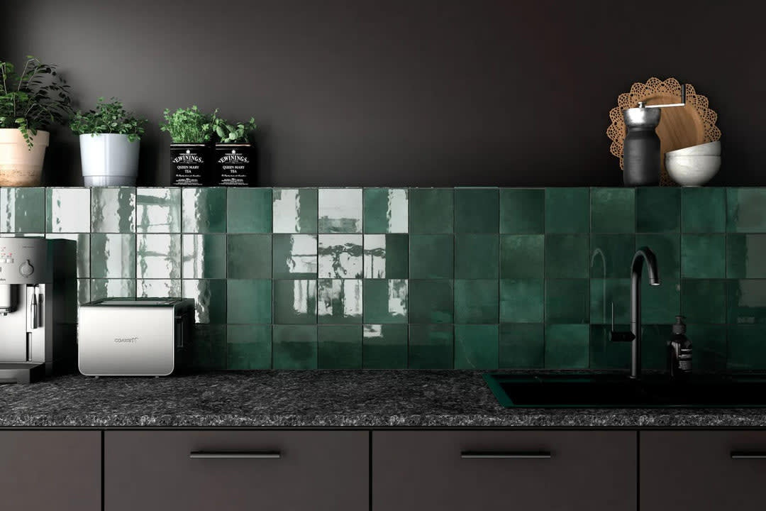 Cloé 5X5 Glossy Ceramic Tile in Green