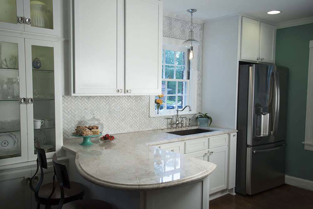 Arabescato Carrara Herringbone Pattern Honed in a Mesh
