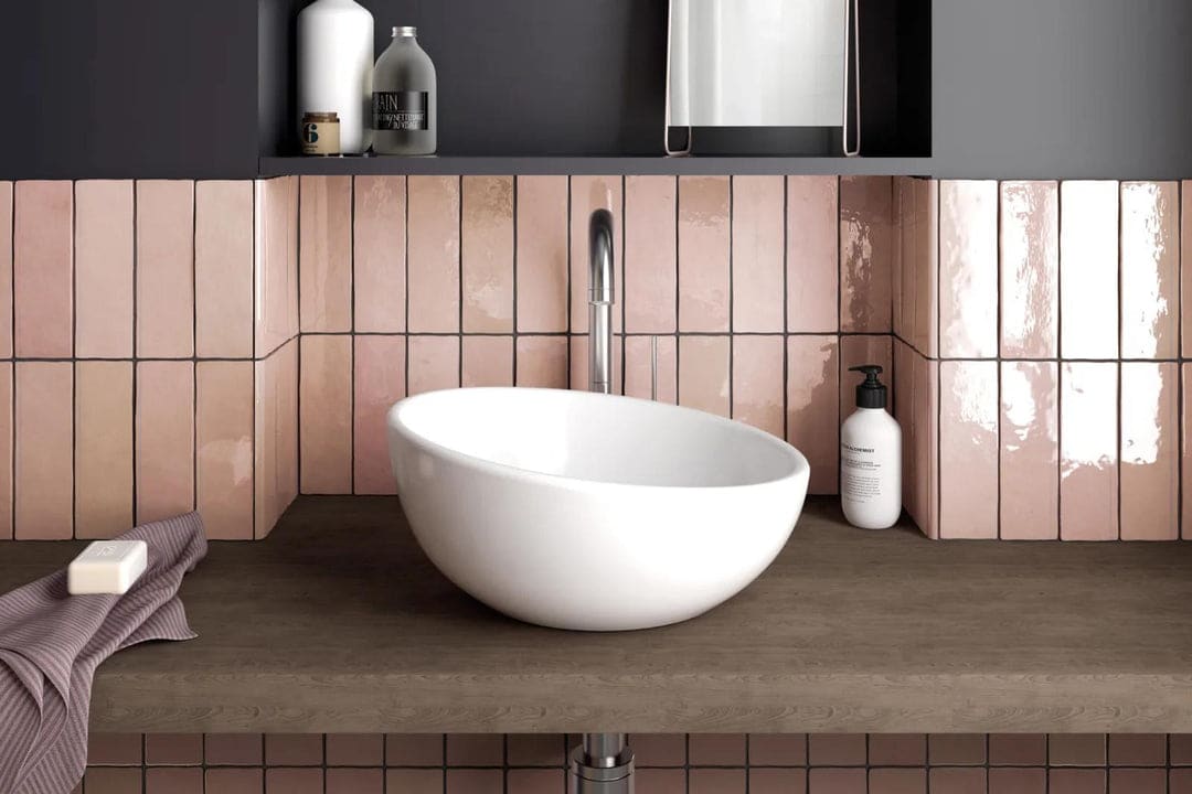 Cloé 2.5X8 Glossy Ceramic Tile in Pink