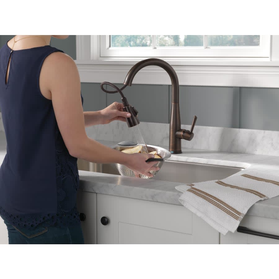 Essa Pull-Down Kitchen Faucet with On/Off Touch Activation and Magnetic Docking Spray Head